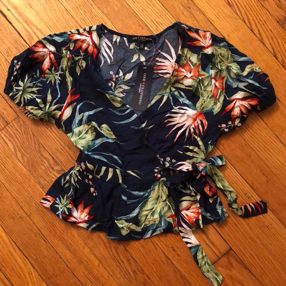 NWT Boutique Puff Sleeve Wrap Top